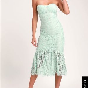 Medium lace strapless dress